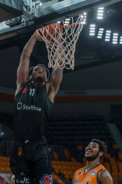 锐意进取的 锐意进取的